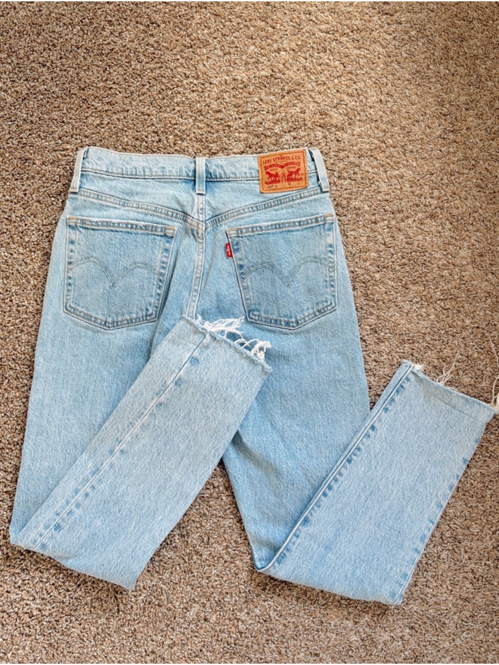 Levi's Light Wash High-Rise Straight Leg Jeans • Size 27 - Picture 2 of 5